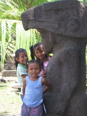 Nicaraguan children near statute – Best Places In The World To Retire – International Living